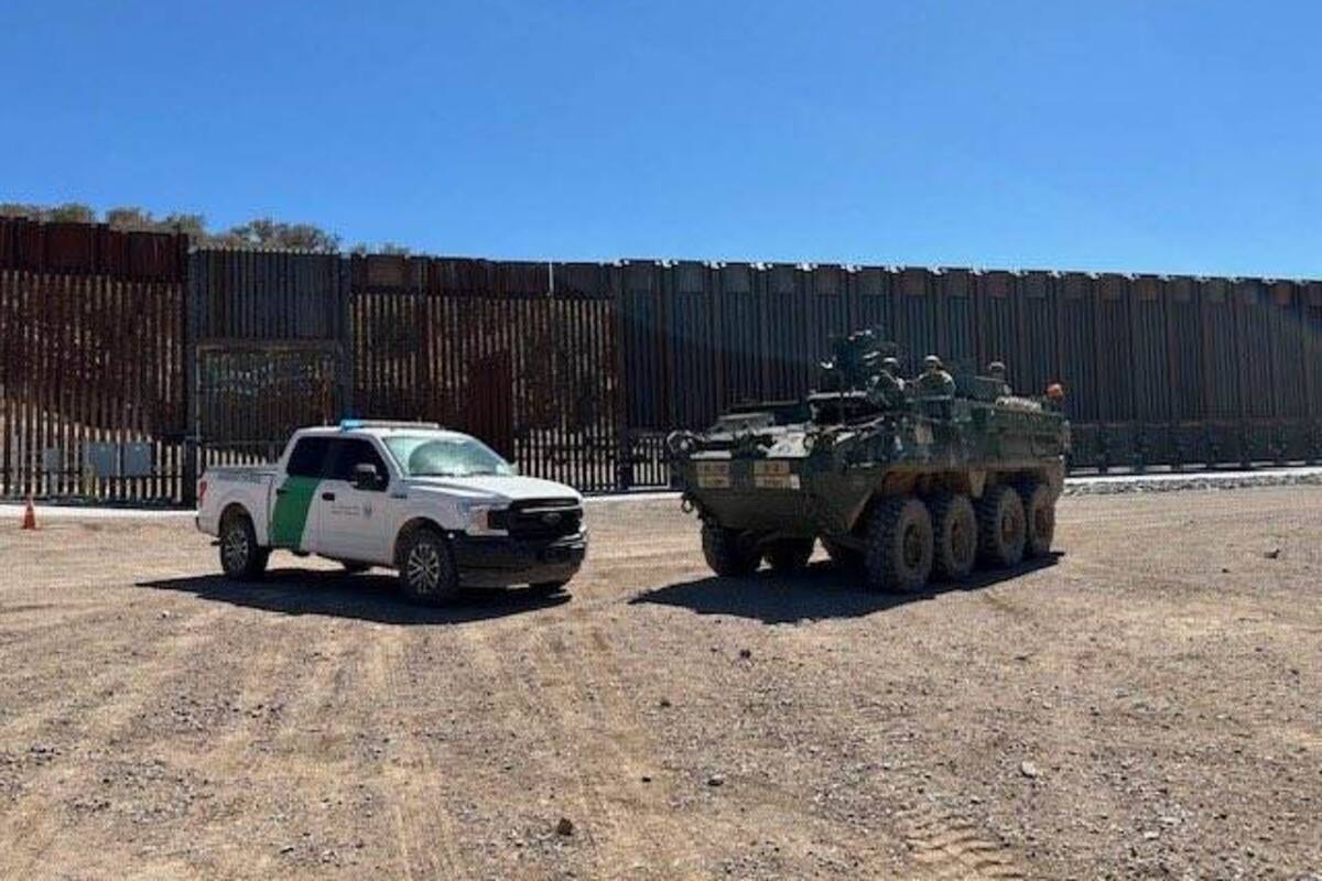 Militares estadounidenses refuerzan la frontera de Sonora con tanques para rastreo