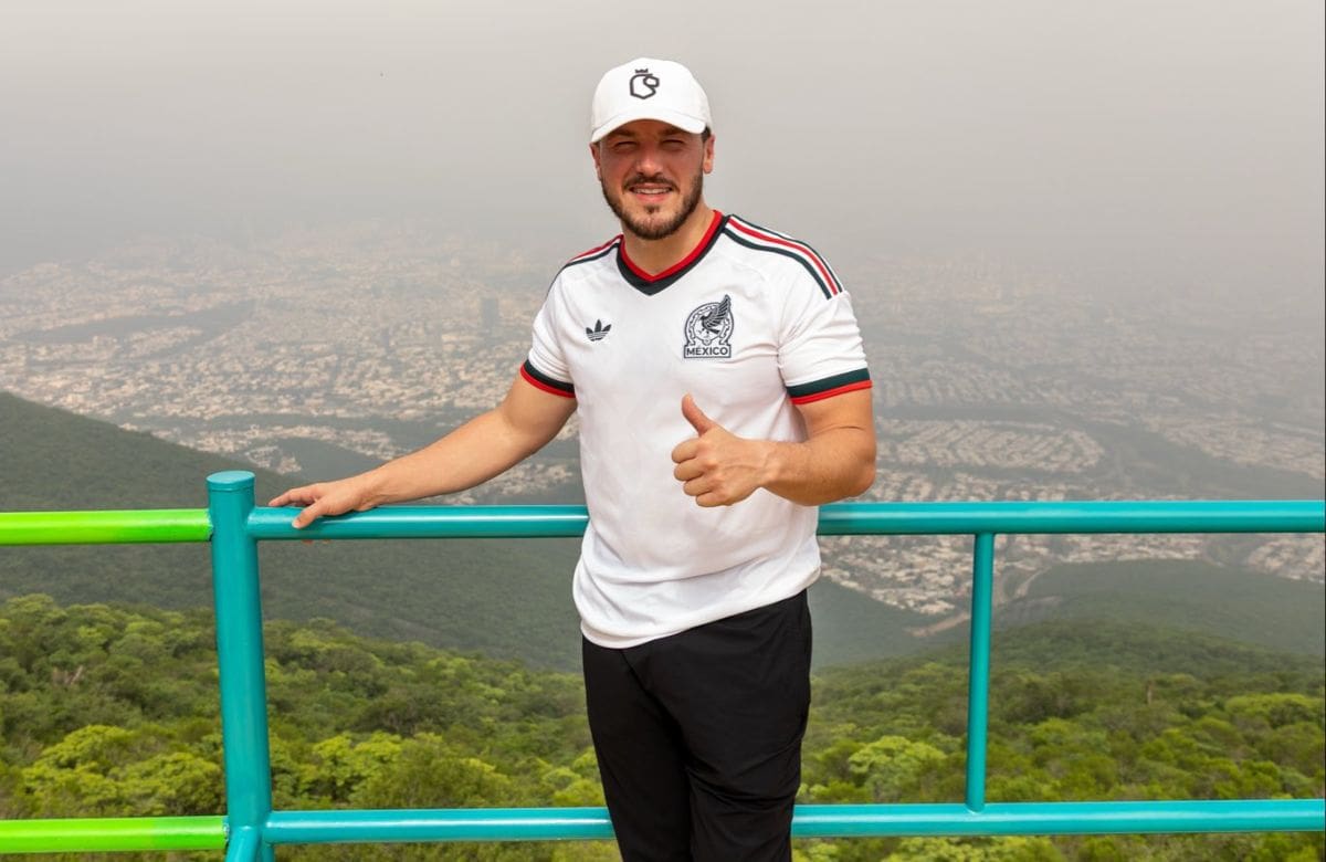 Samuel García se declara en “modo party” a cinco días del Mundial 2026 en Nuevo León y genera críticas por pedir pausa a los problemas del estado. | Crédito: X (@samuel_garcias)