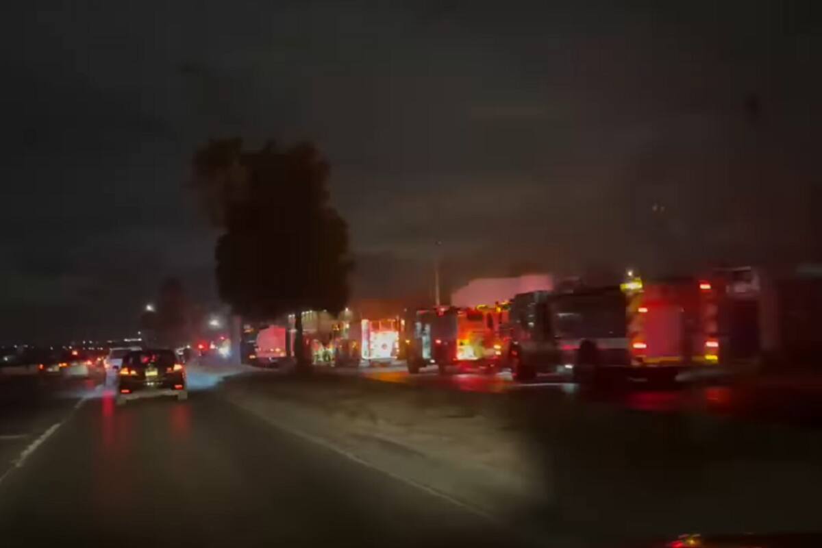 Se incendian 13 tractocamiones en Vía Rápida Oriente