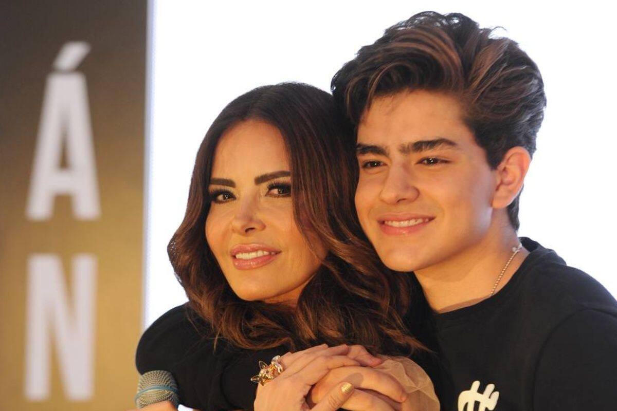Hijo de Gloria Trevi asegura que su madre es celosa con su novia