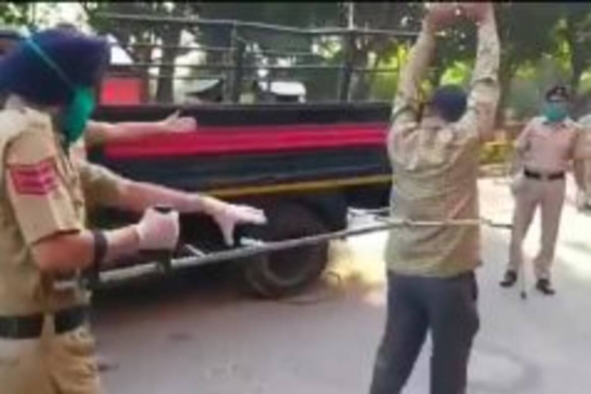 Utilizan medidas extremas en India a quien no cumpla con el confinamiento