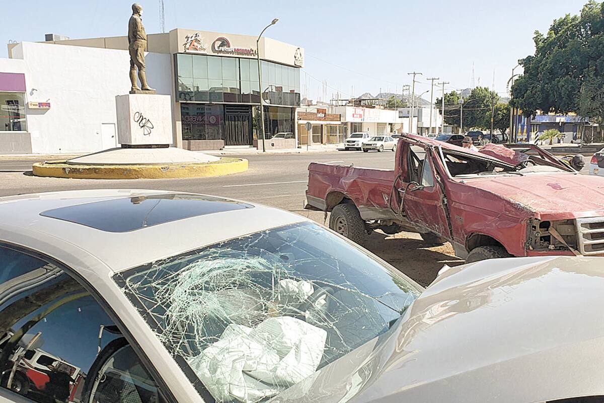 Choque volcamiento en Hermosillo, deja dos heridos