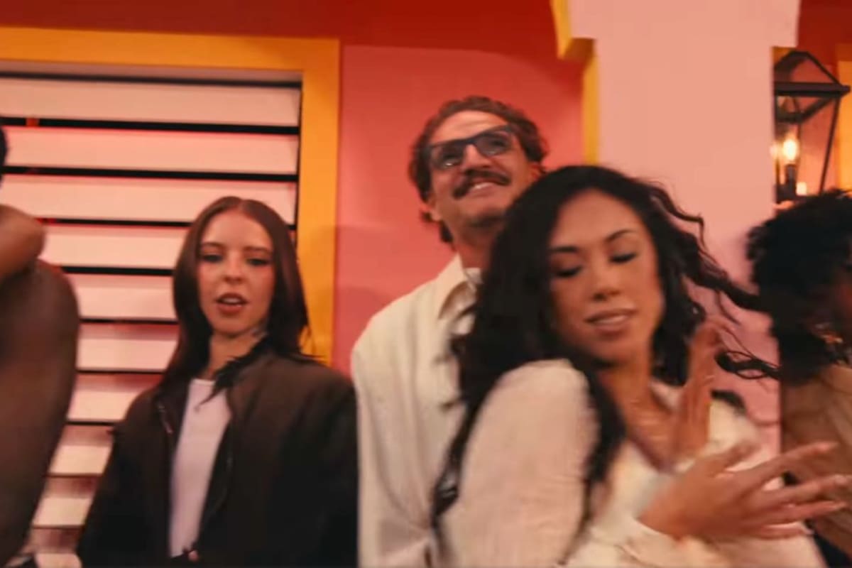 Pedro Pascal revela que él mismo pidió participar con Bad Bunny en el Super Bowl pero no sabía que estaría en “La Casita”: “Parecía un ciervo paralizado por las luces”