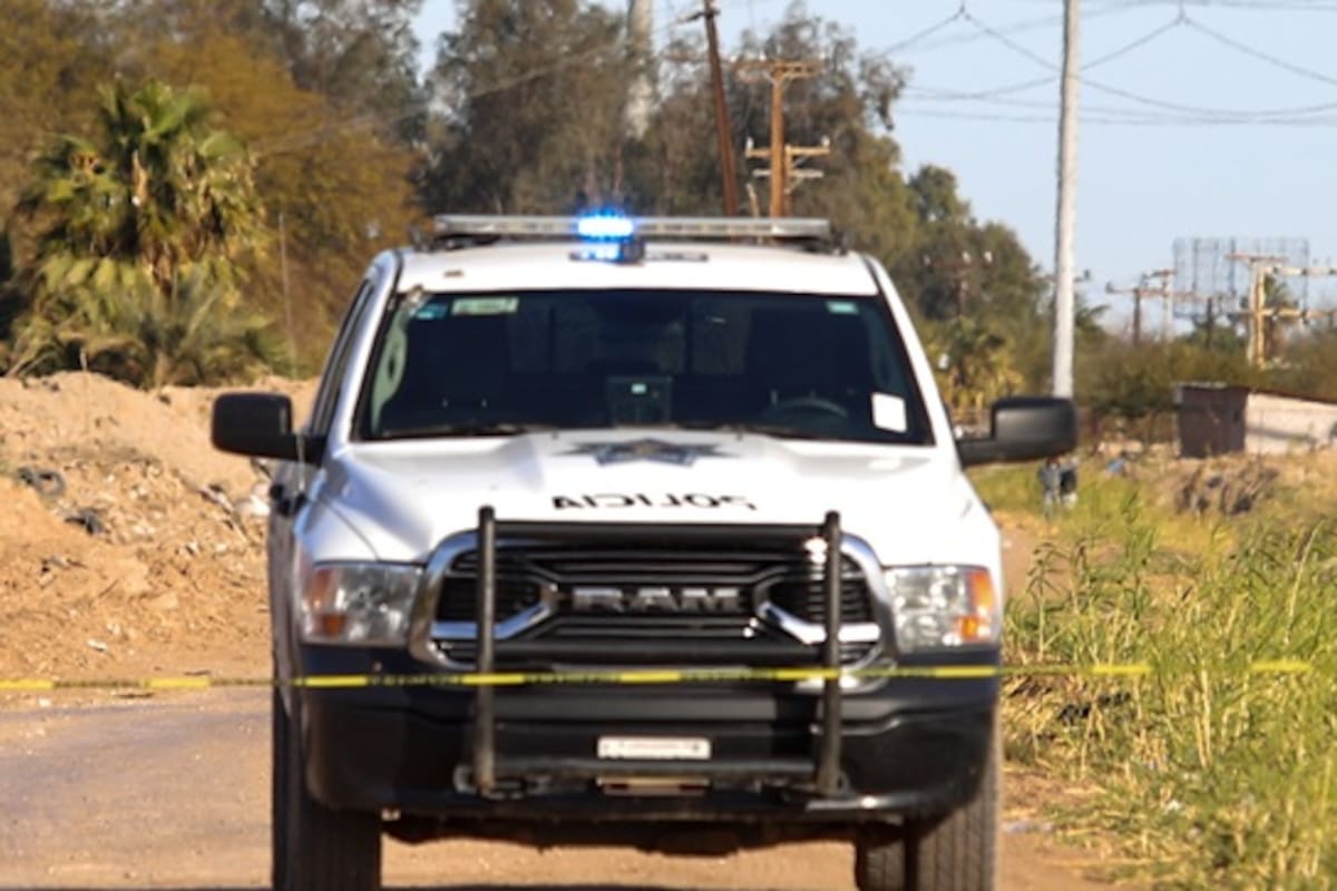 Tres jóvenes mueren tras volcadura en Las Palmeras