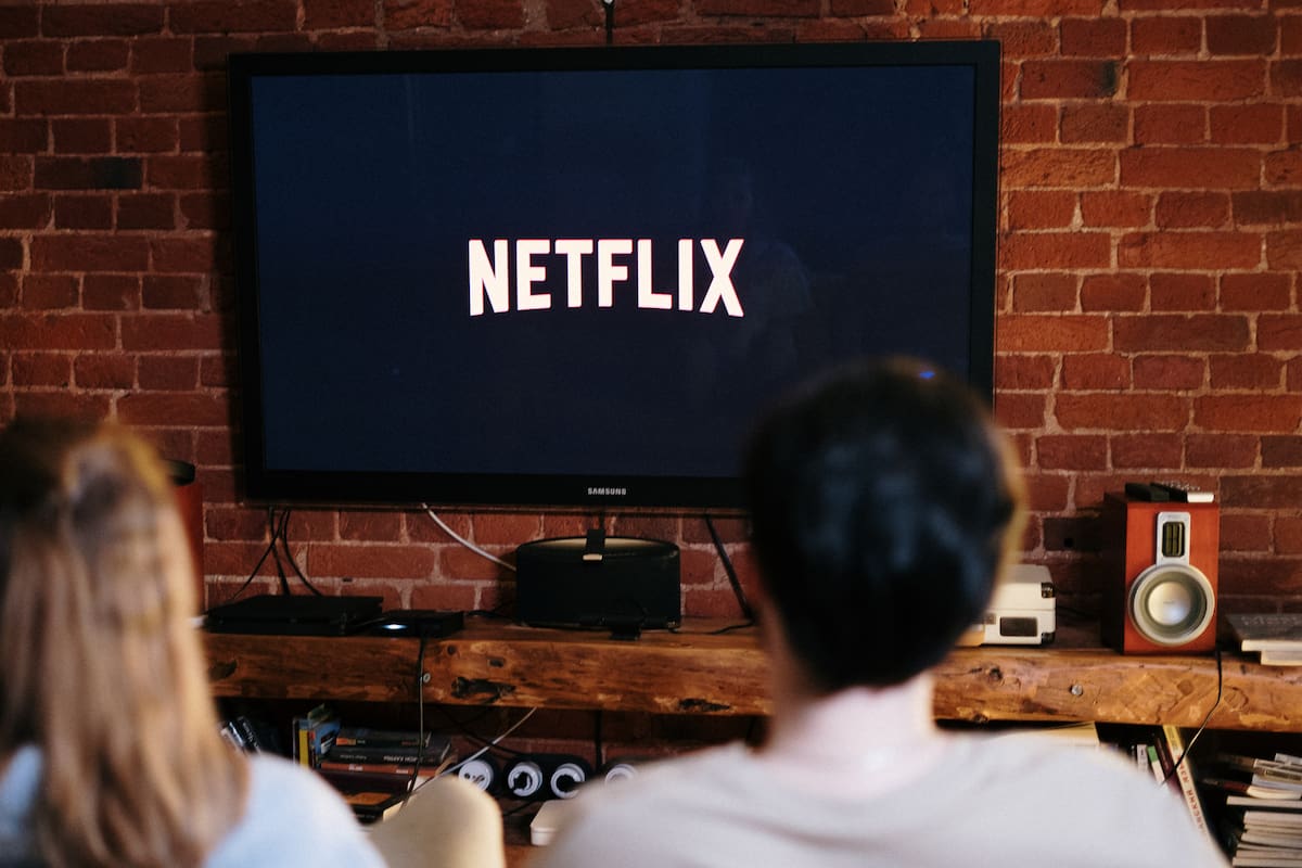 Por qué las series y libros en maratón se quedan más en la mente