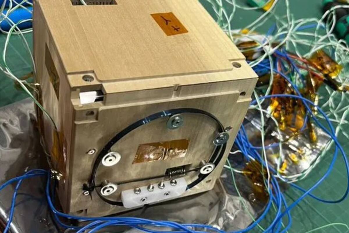 El satélite de madera que promete reducir la basura espacial