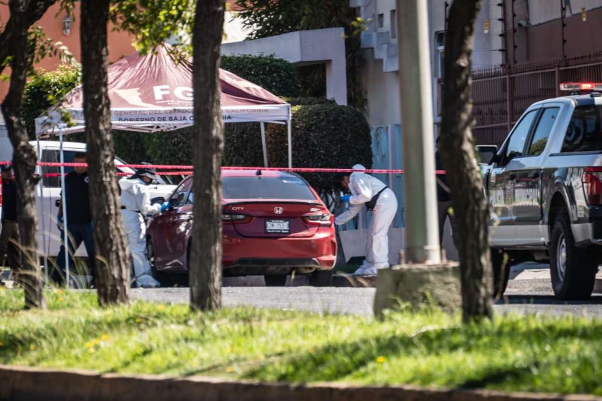 Un hombre fue localizado sin vida dentro de un vehículo estacionado sobre el bulevar Las Américas, en la colonia Lomas de Agua Caliente. Foto: Border Zoom.
