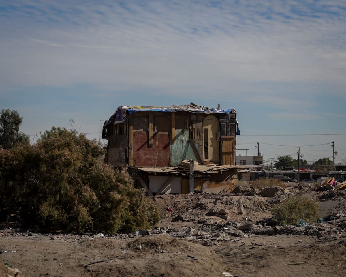 Las imágenes de este fotorreportaje documentan esa lucha diaria por resistir, y recuerdan que detrás de cada estructura improvisada hay una historia de carencia, pero también de supervivencia l Foto: Juan Jesús Morales