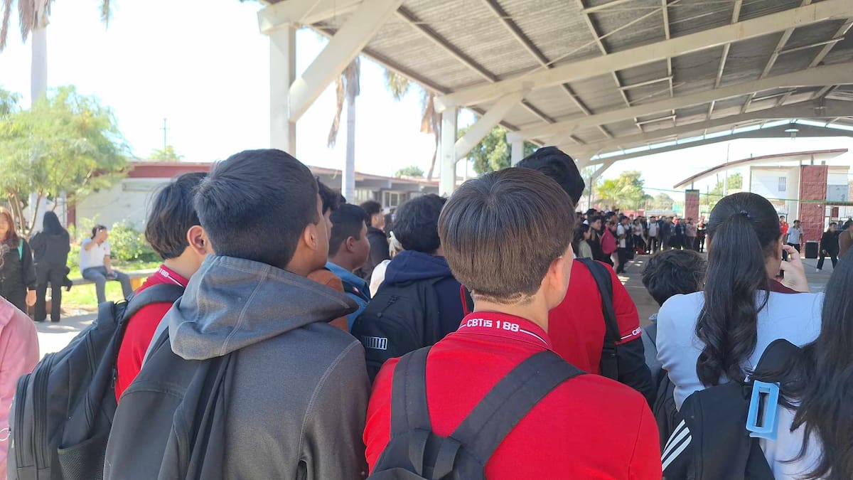 Estudiantes del CBTis 188. / Imagen por Mayra Echeverría.
