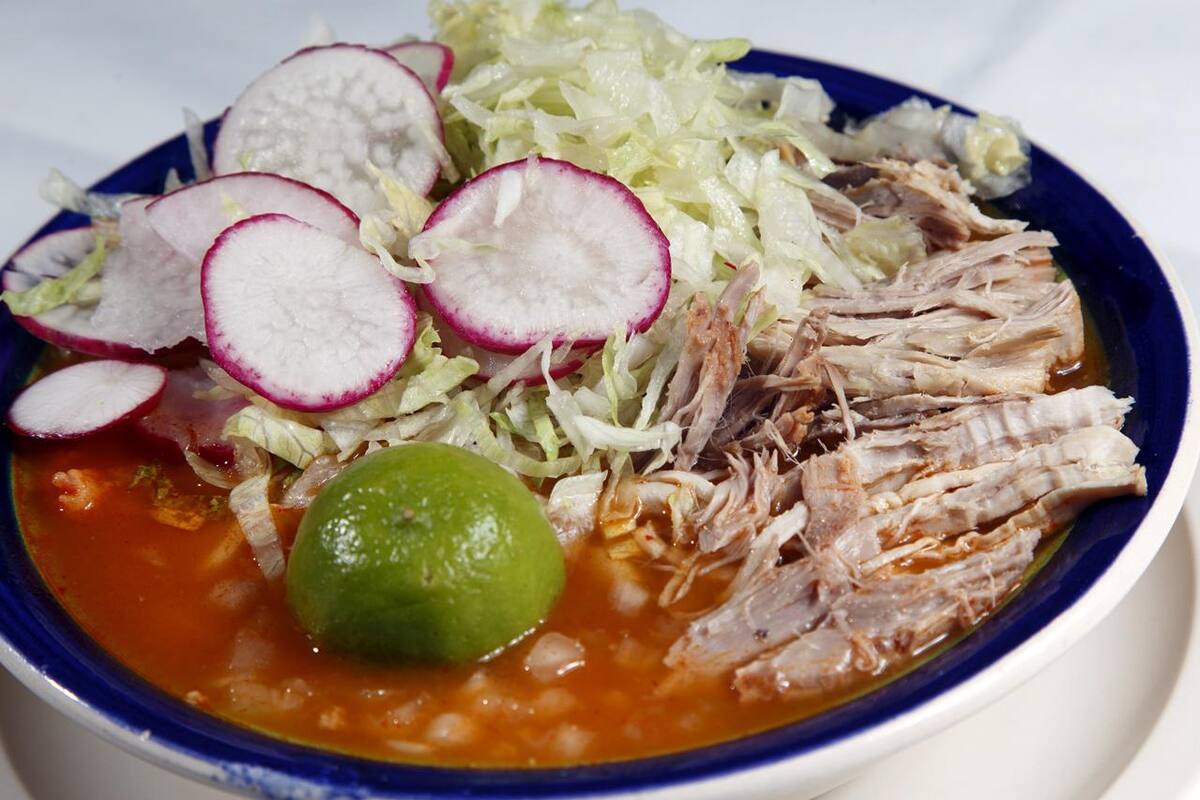 Pozole en 15 de septiembre: Por qué IMSS lo ve saludable y cuál es su oscuro pasado