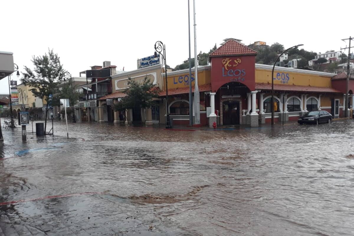 Apoyan a socorristas de Nogales con equipo para las lluvias