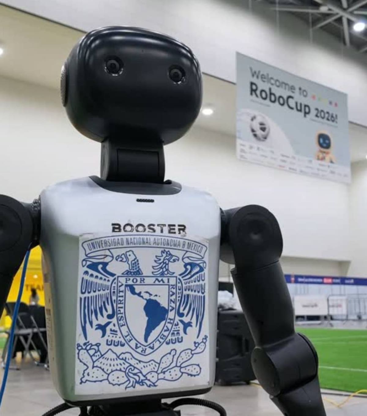 El robot humanoide T2 de la empresa china Booster, fue programado en menos de dos semanas por un equipo de la UNAM para competir en la Liga RoboCup.(Foto: IG @lira.unam)