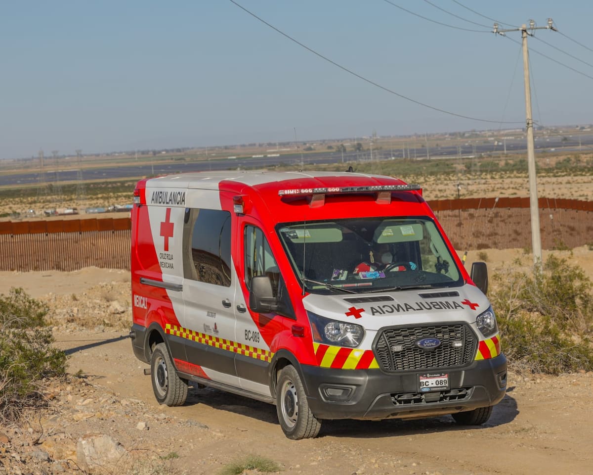 ramédicos de la Cruz Roja fueron requeridos en el sitio, confirmando que el hombre presentaba una posible fractura l Foto: Cortesía