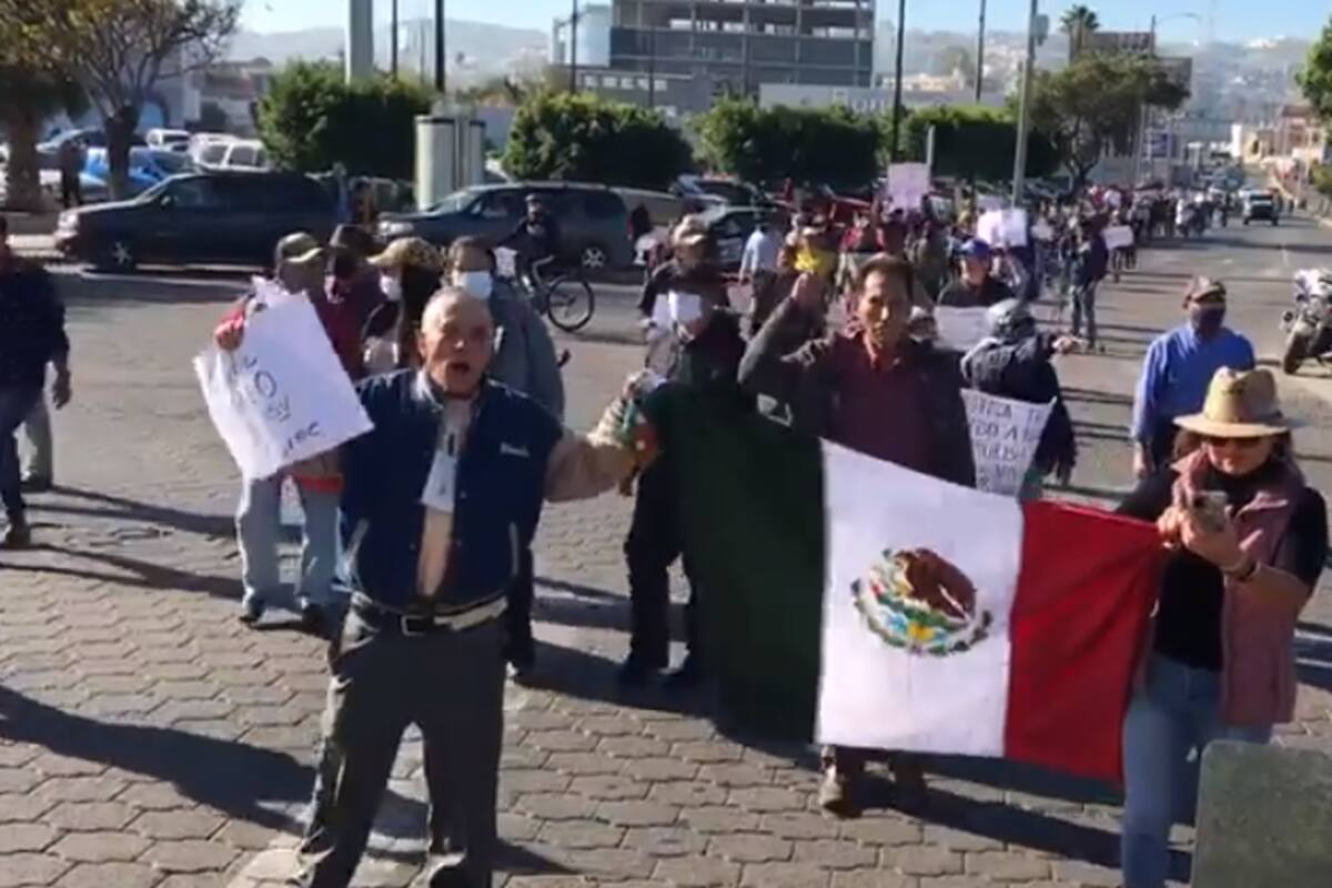 Se manifiestan a favor del presidente López Obrador en Tijuana
