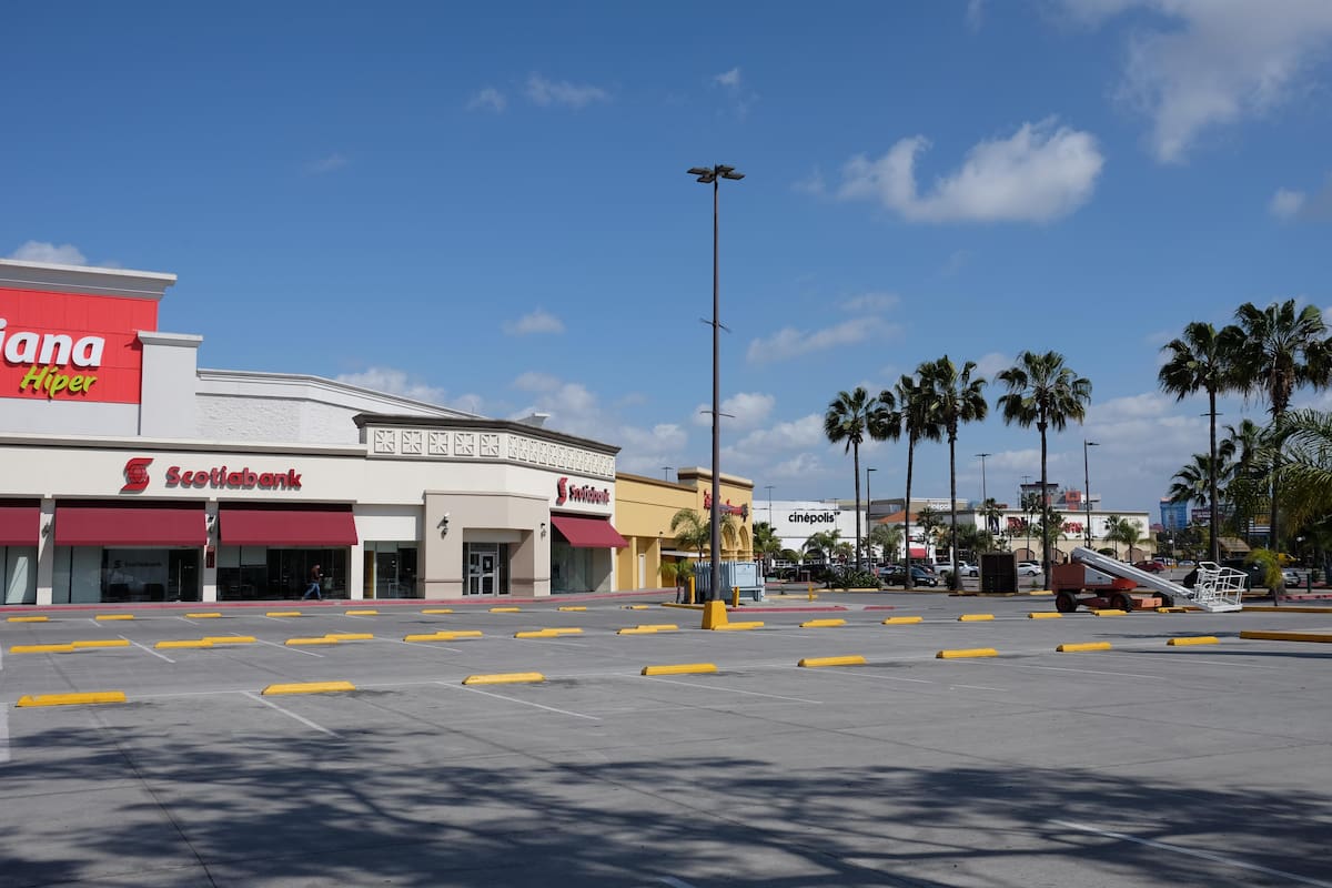 Clausuran al menos 13 plazas comerciales por irregularidades