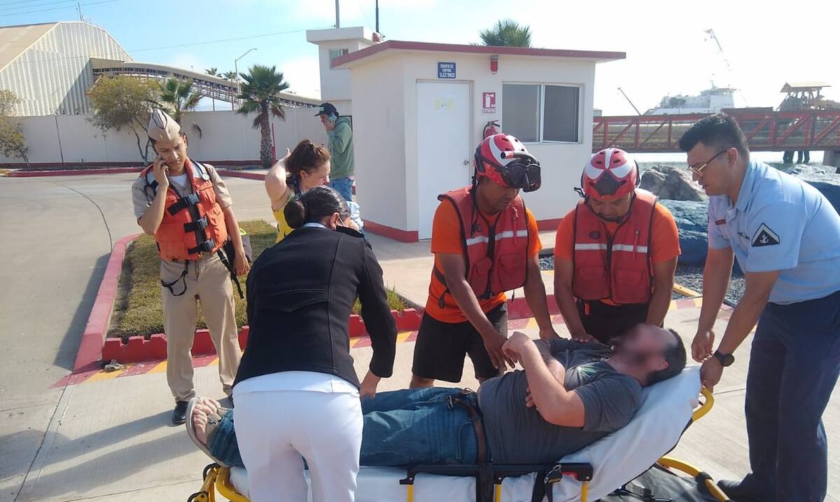Tripulantes manifestaban que un tripulante presentaba malestar y requería atención médica. Foto: Cortesía