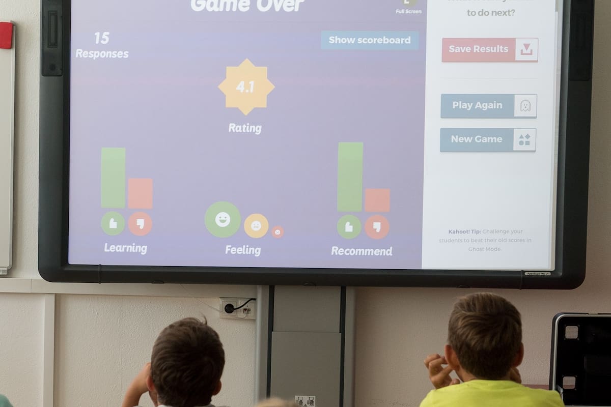 Escuelas de Tijuana contarán con pizarrones inteligentes y formación en IA