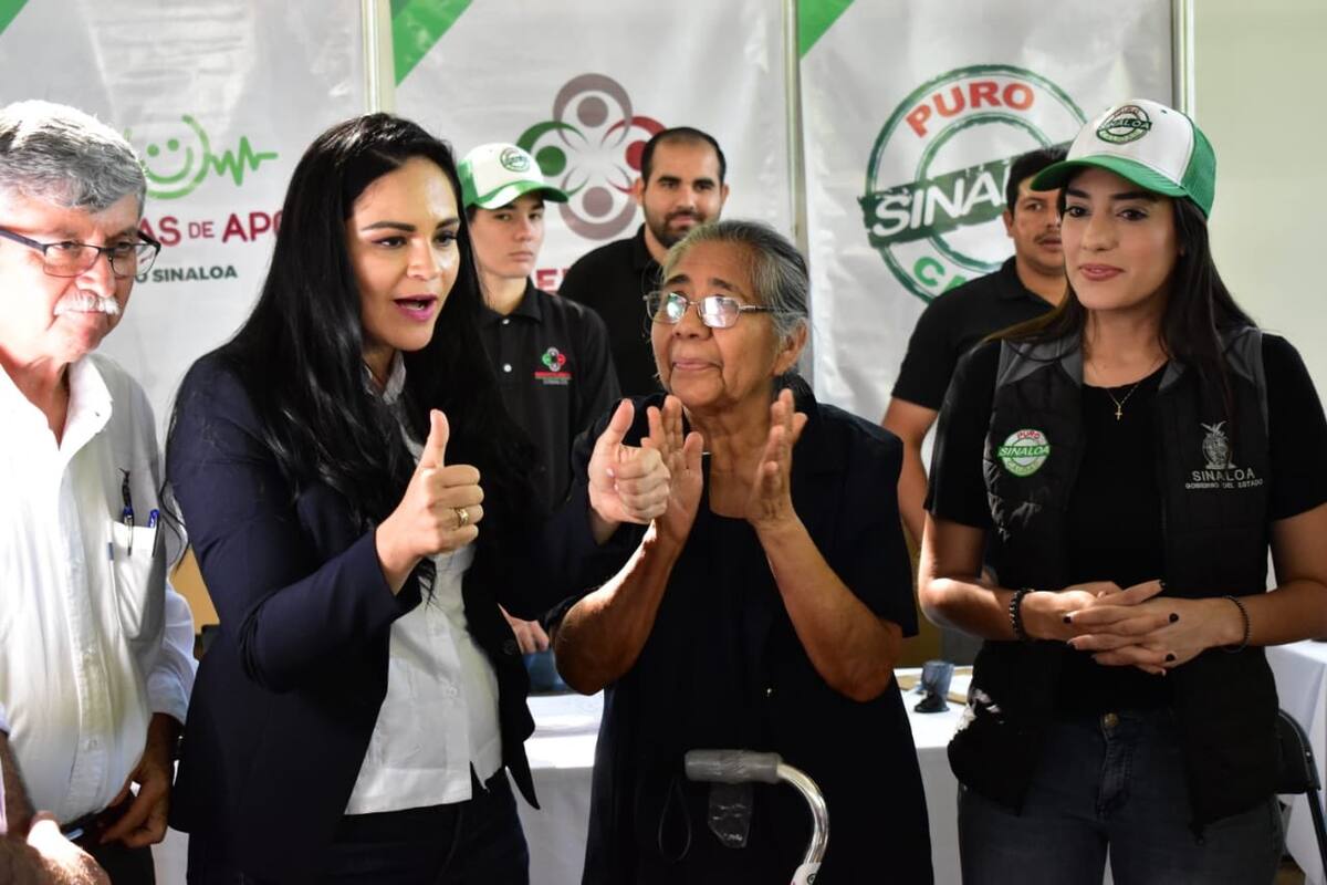 Perdí el miedo al ridículo: Canta alcaldesa sinaloense en escuela