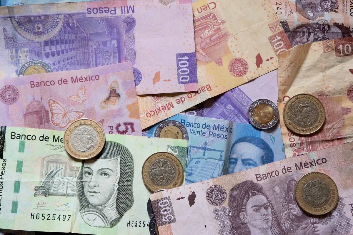 Reclama a su hermano por tomarle dinero sin pedírselo; le muerde el dedo