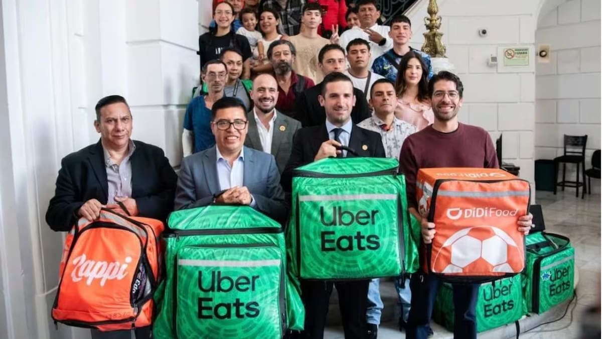 ILUSTRATIVA DE ARCHIVO. Pedro Haces Lago presentó dos iniciativas para mejorar las condiciones de repartidores de comida por aplicación, con propuestas sobre zonas de espera y equipo de protección. (El Universal)