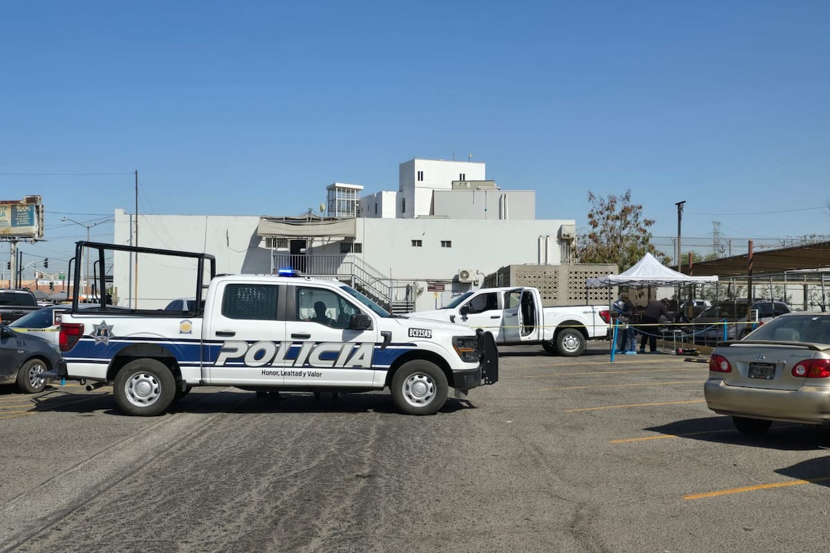 Hallan sin vida a un hombre en estacionamiento de oficinas estatales