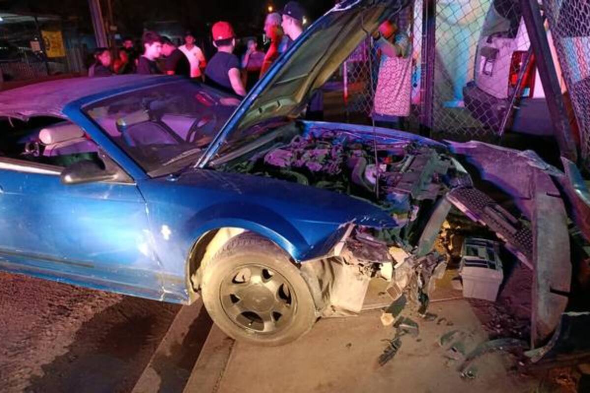 Choca contra casa en Misión del Ángel