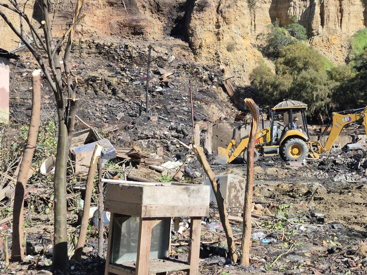 Se quedan sin hogar y sin útiles escolares tras incendio en Rancho las flores
