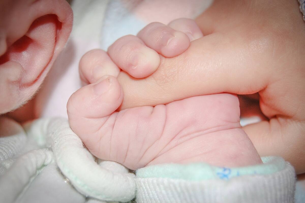 Qué decir (y qué no) a una familia que ha perdido un bebé