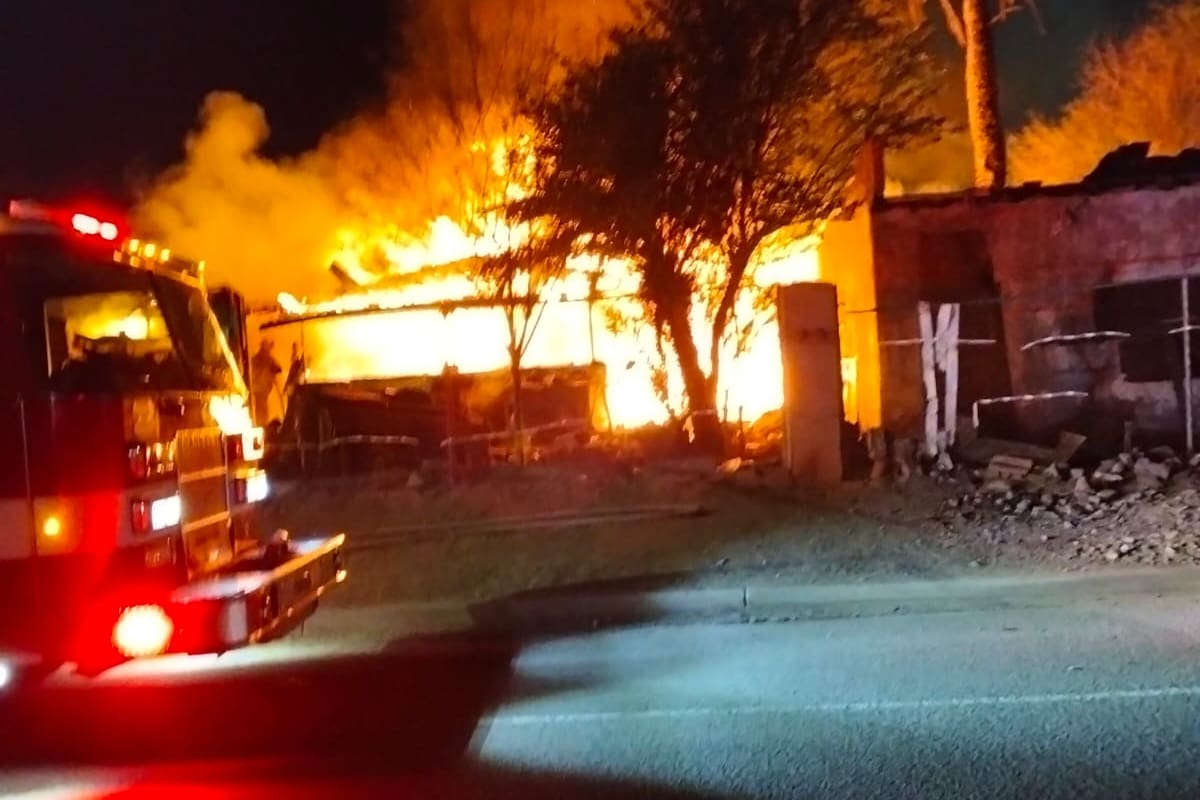 Incendio consume casa en la colonia Pueblo Nuevo