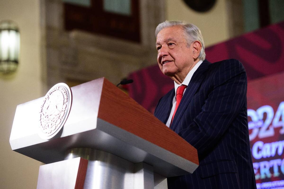 AMLO llama a policía estatal que asesinó a normalista de Ayotzinapa a entregarse y a pensar en su familia