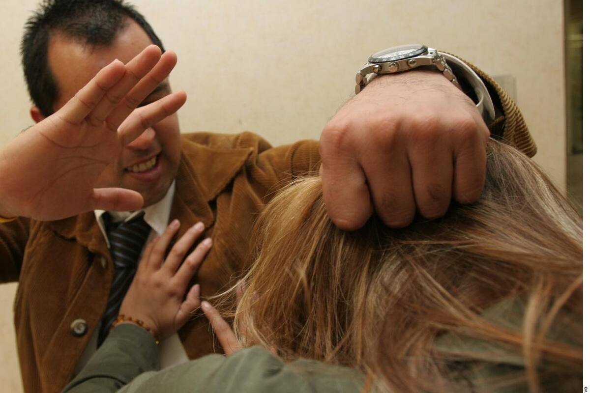 Arrestan a dos sujetos por casos de violencia intrafamiliar en Hermosillo