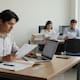 Aunque quienes buscan su primer empleo necesitan una oportunidad para ganar experiencia, las vacantes siguen exigiéndola desde el inicio, por lo que legisladores proponen prohibir ese requisito además de dar un estímulo fiscal de 25% a las empresas que los contraten formalmente