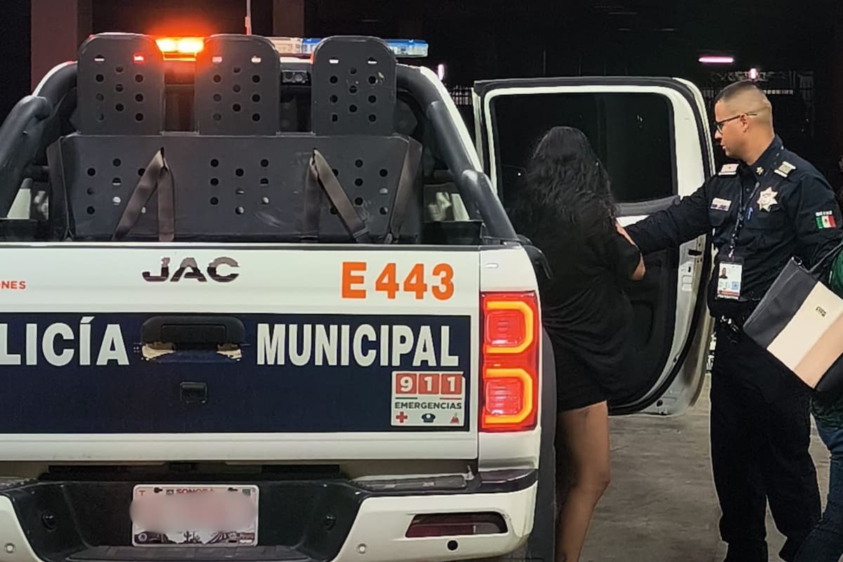 Joven en labor de parto es auxiliada por policías municipales en Hermosillo y es trasladada al Hospital de la Mujer
