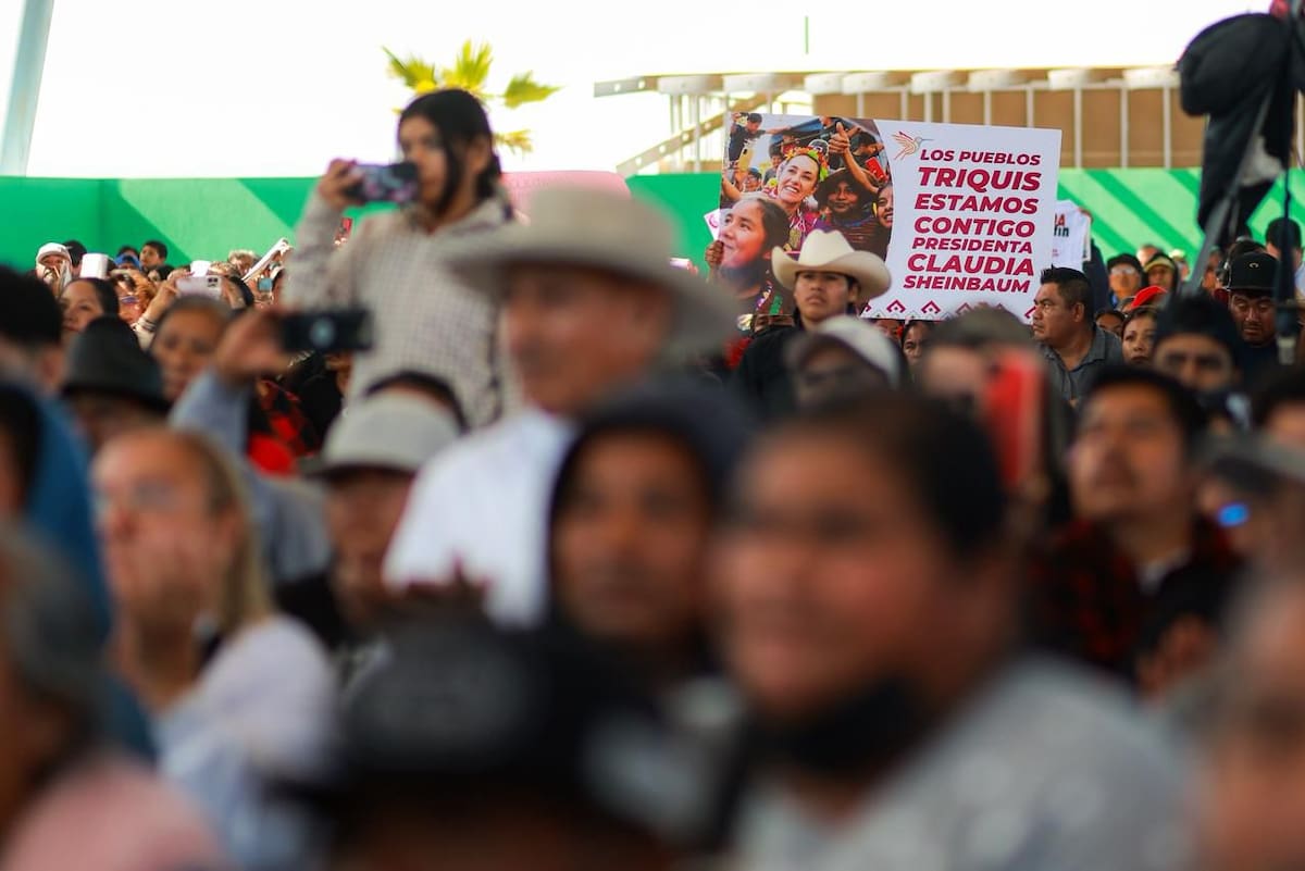 La mandataria federal regresará en seis meses para revisar el avance de los compromisos en salud, educación, vivienda, infraestructura y derechos laborales de las y los trabajadores agrícolas. Fotos: Cortesía