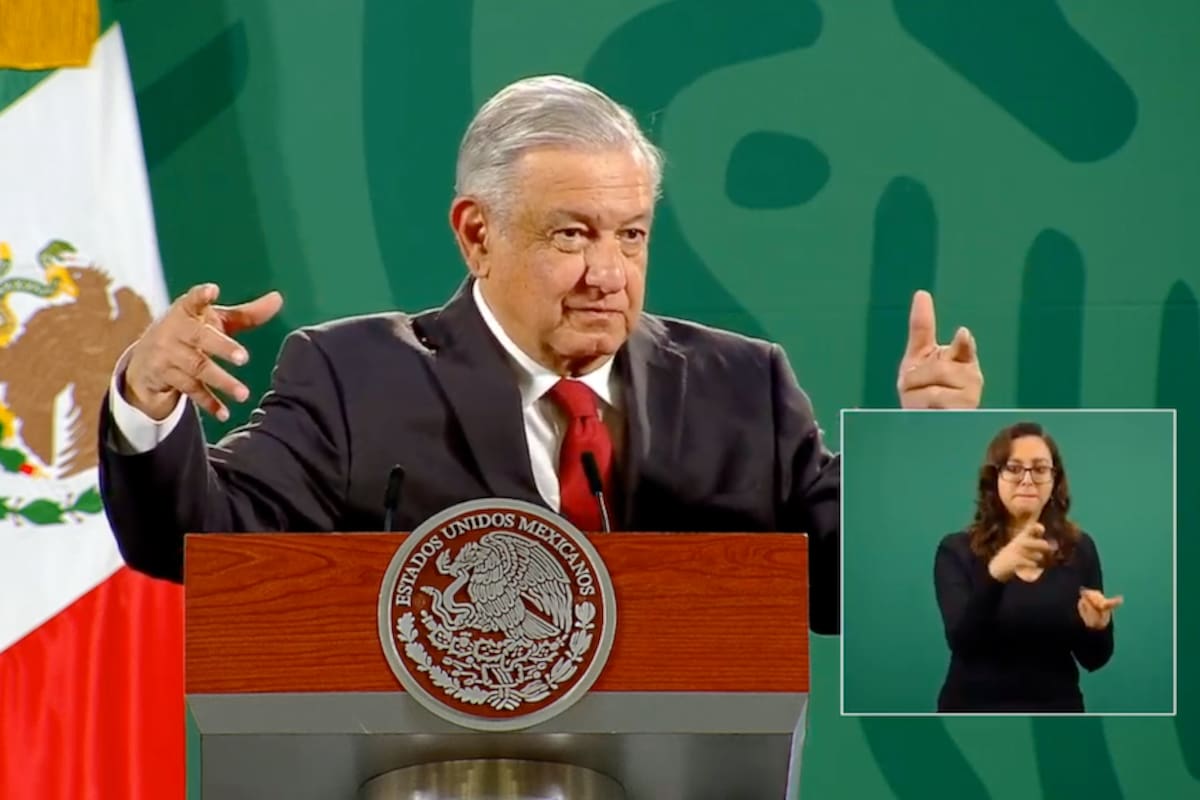 Llama AMLO a eliminar cacicazgos en las universidades