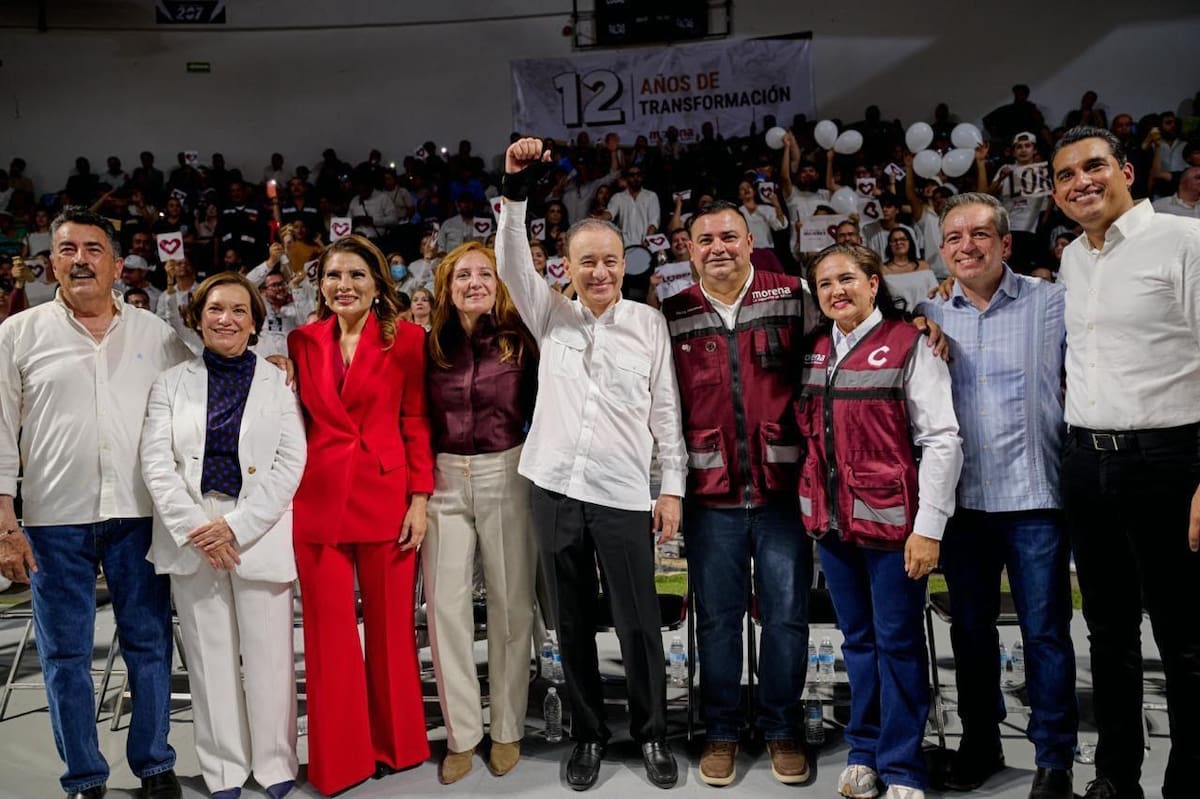 Los seis aspirantes a coordinar los Comités en Defensa de la Transformación en Sonora participaron en la conmemoración por los 12 años de Morena. FOTO: ESPECIAL