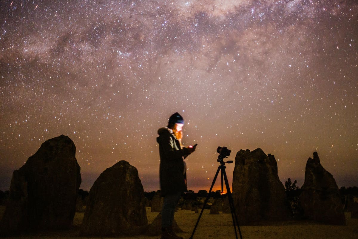 ¿Cómo distinguir una estrella de un planeta en el cielo?