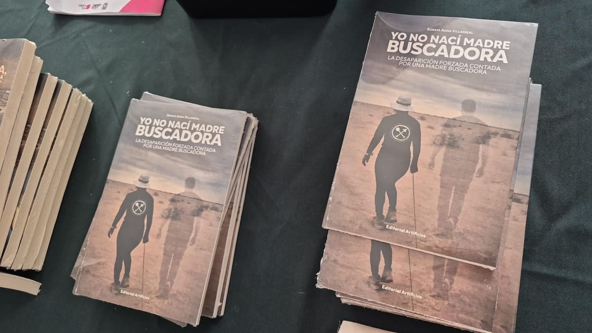 Soraya Anna Villarreal presentó su libro “Yo no nací madre buscadora” en la FIL UABC 2026, donde comparte la historia de la desaparición de su hijo Kevin Moreno y su transformación en madre buscadora Foto: Said Morones