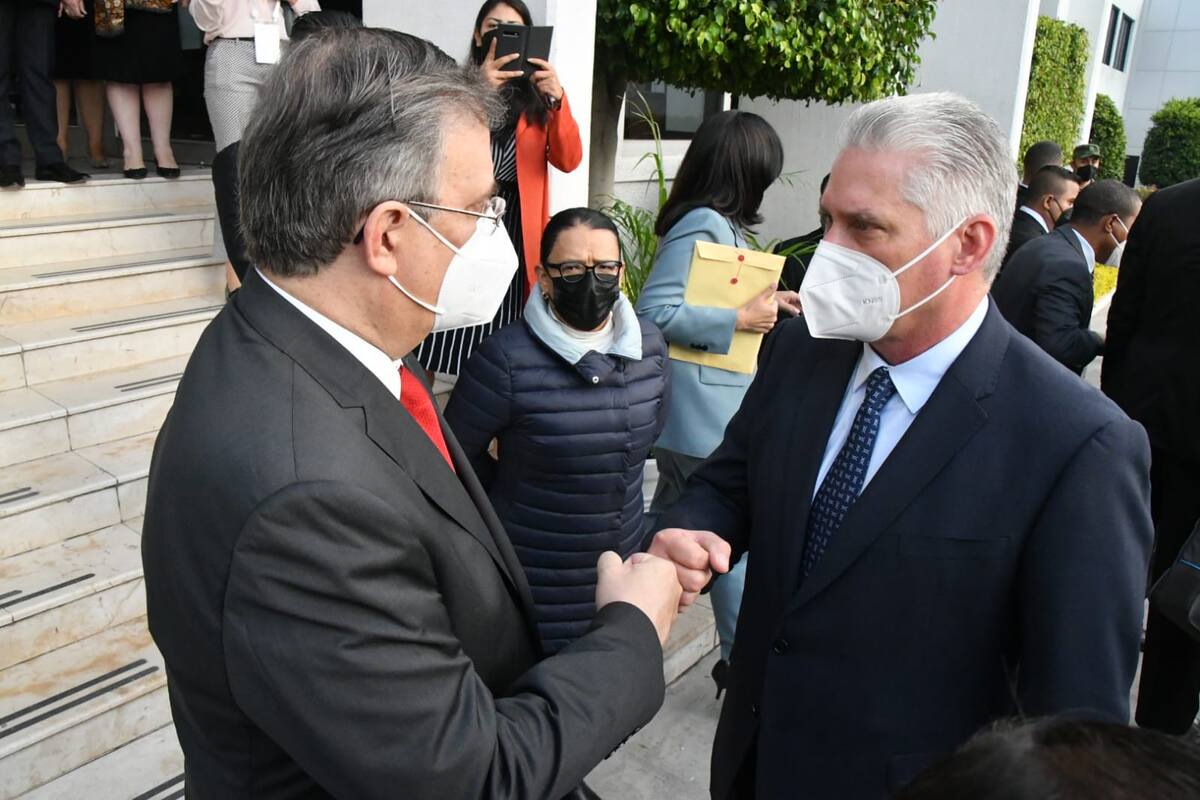 Miguel Díaz Canel, presidente de Cuba llega a México, Ebrard le recibe