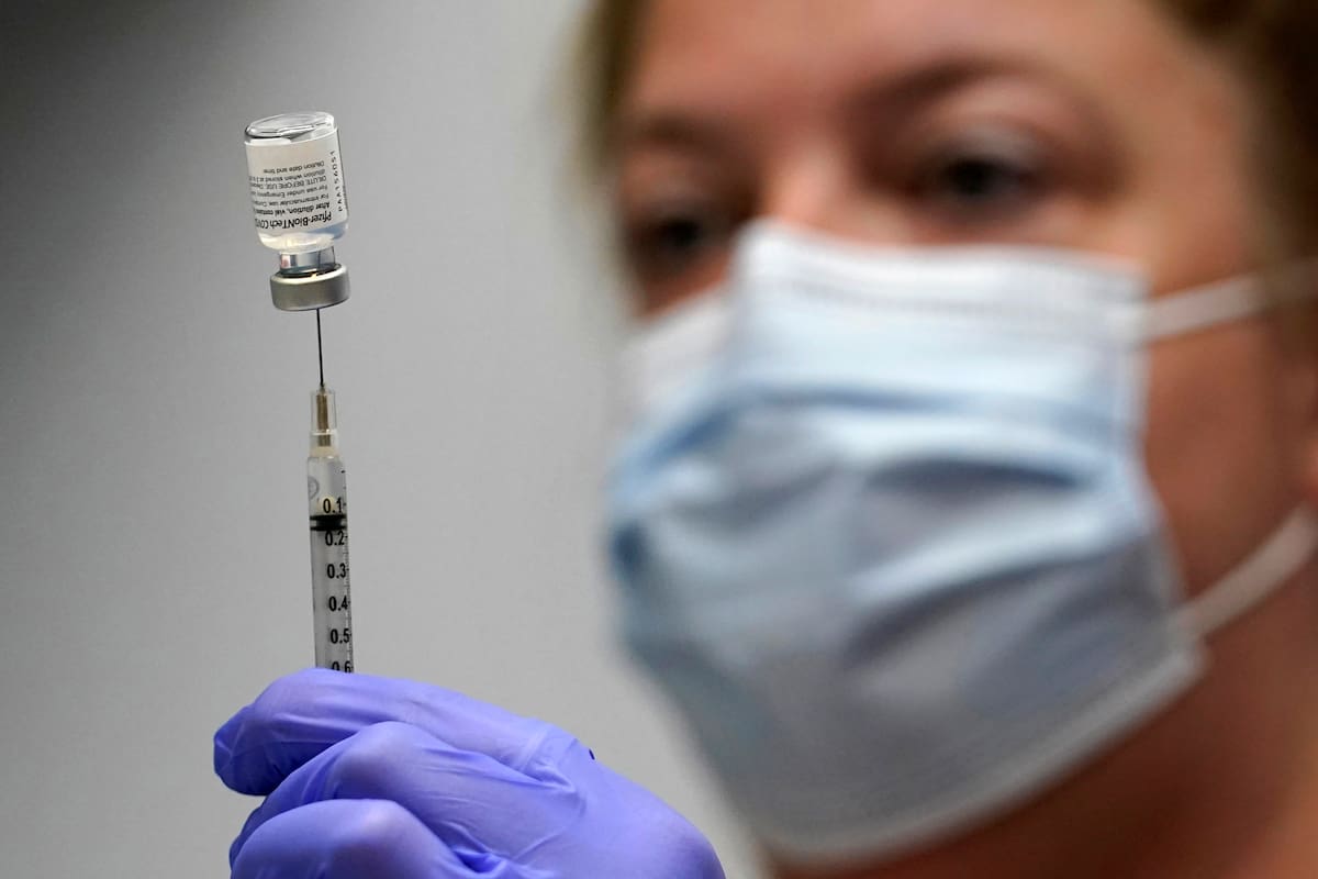 Avanza vacuna obligatoria contra Covid-19 en EU