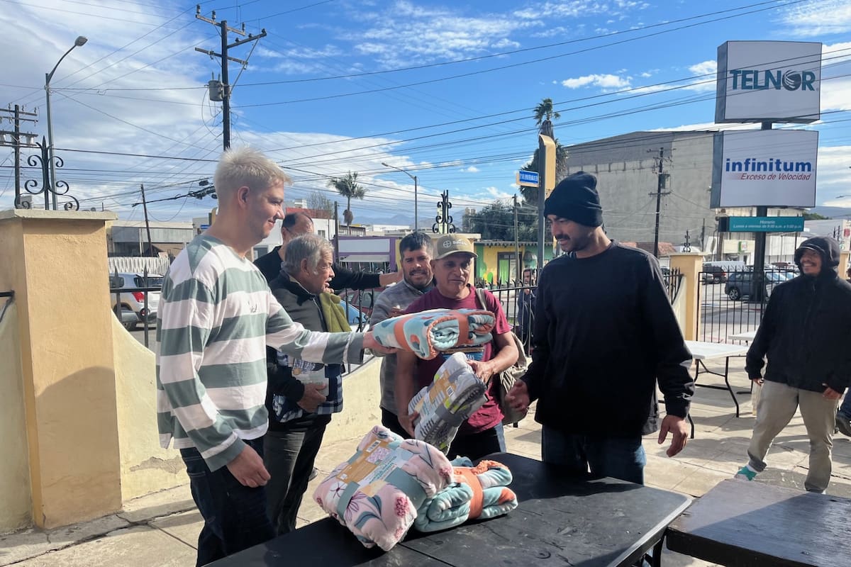 Cobertón Navideño cumplió con la entrega de cobijas en Ensenada