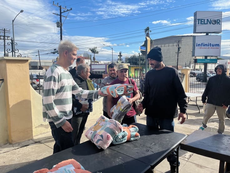 Cobertón Navideño cumplió con la entrega de cobijas en Ensenada