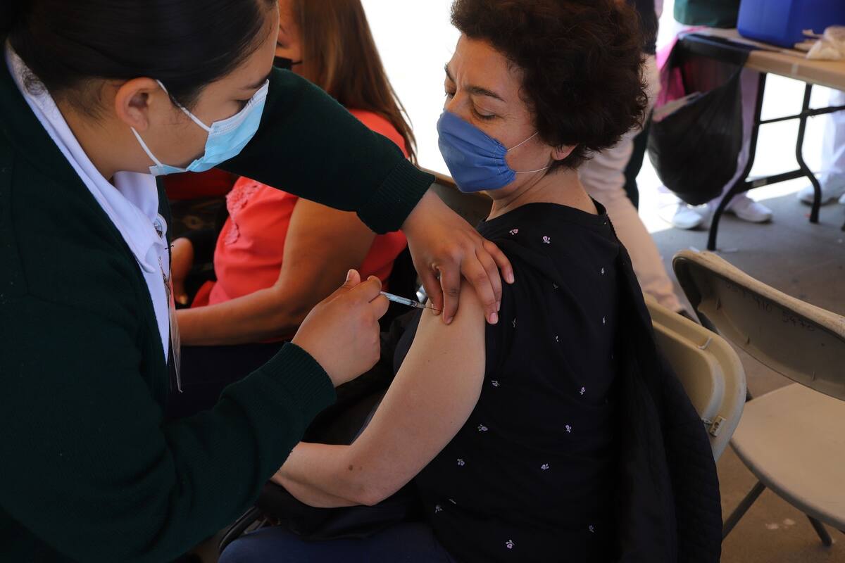 Personas que cumplan 50 en 2021 podrán vacunarse, insiste Salud