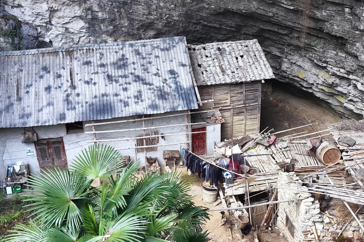 Vive en una cueva desde hace 50 años: la historia de Yang, el hombre que eligió el aislamiento en las montañas de China
