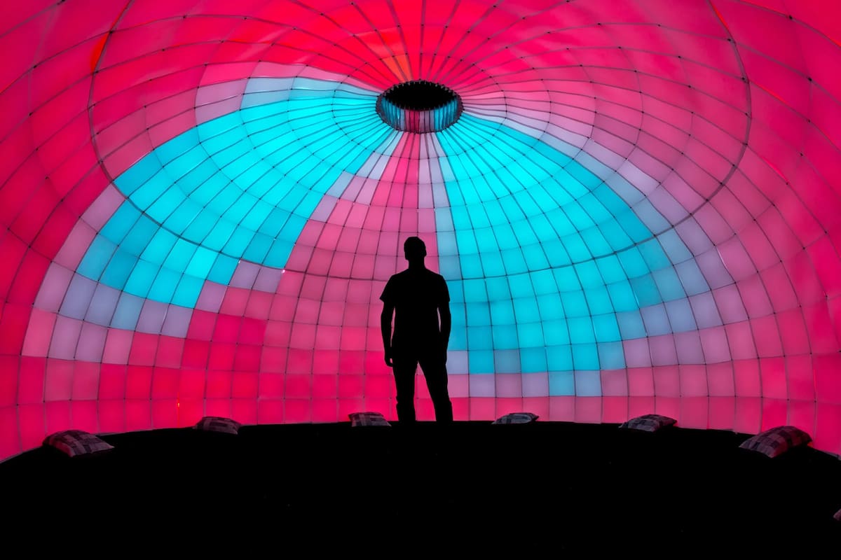 Wonderspaces Arizona: arte inmersivo, luces y experiencias en Scottsdale