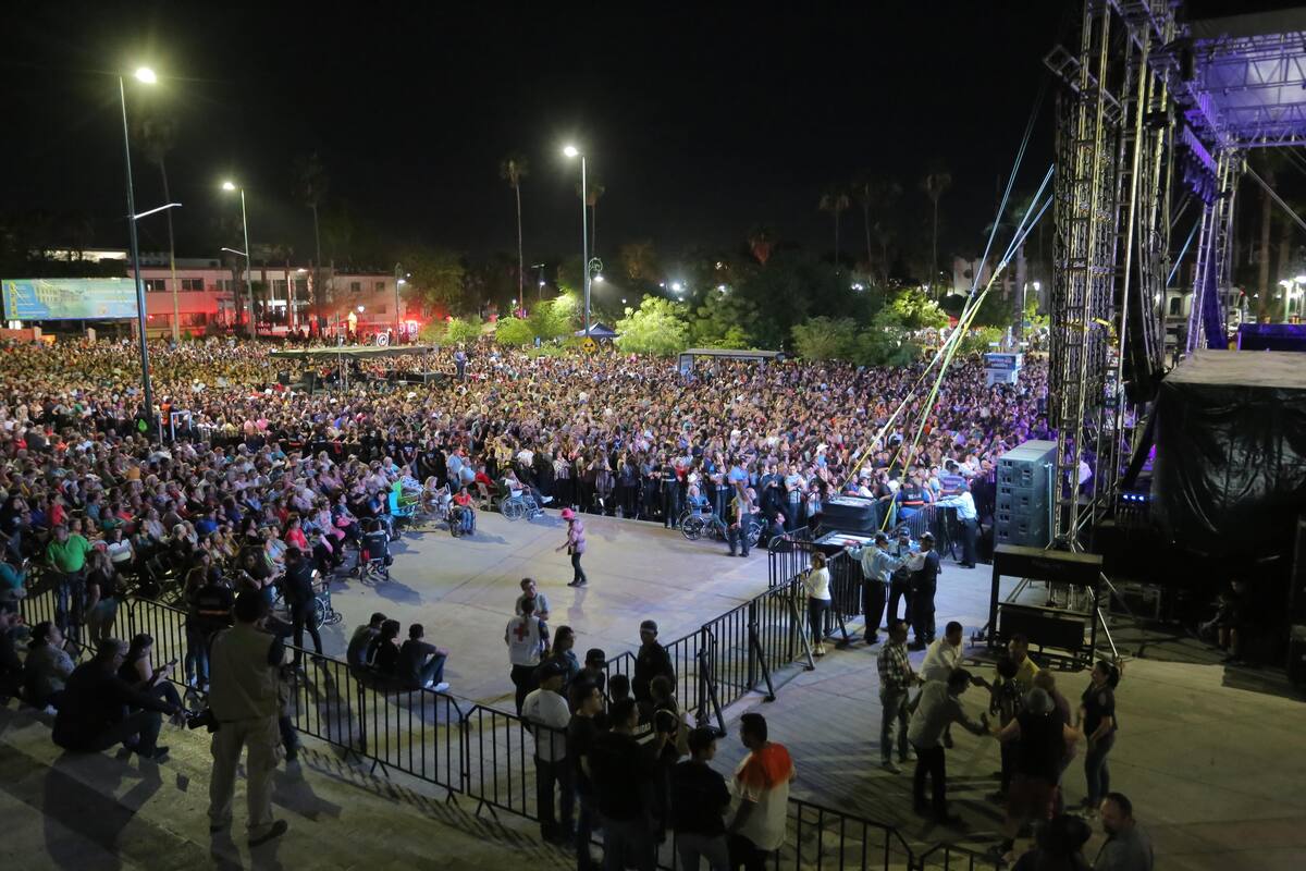 Abarrotan Fiestas del Pitic por Los Ángeles Azules