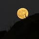 La luna se deja ver en todo su esplendor