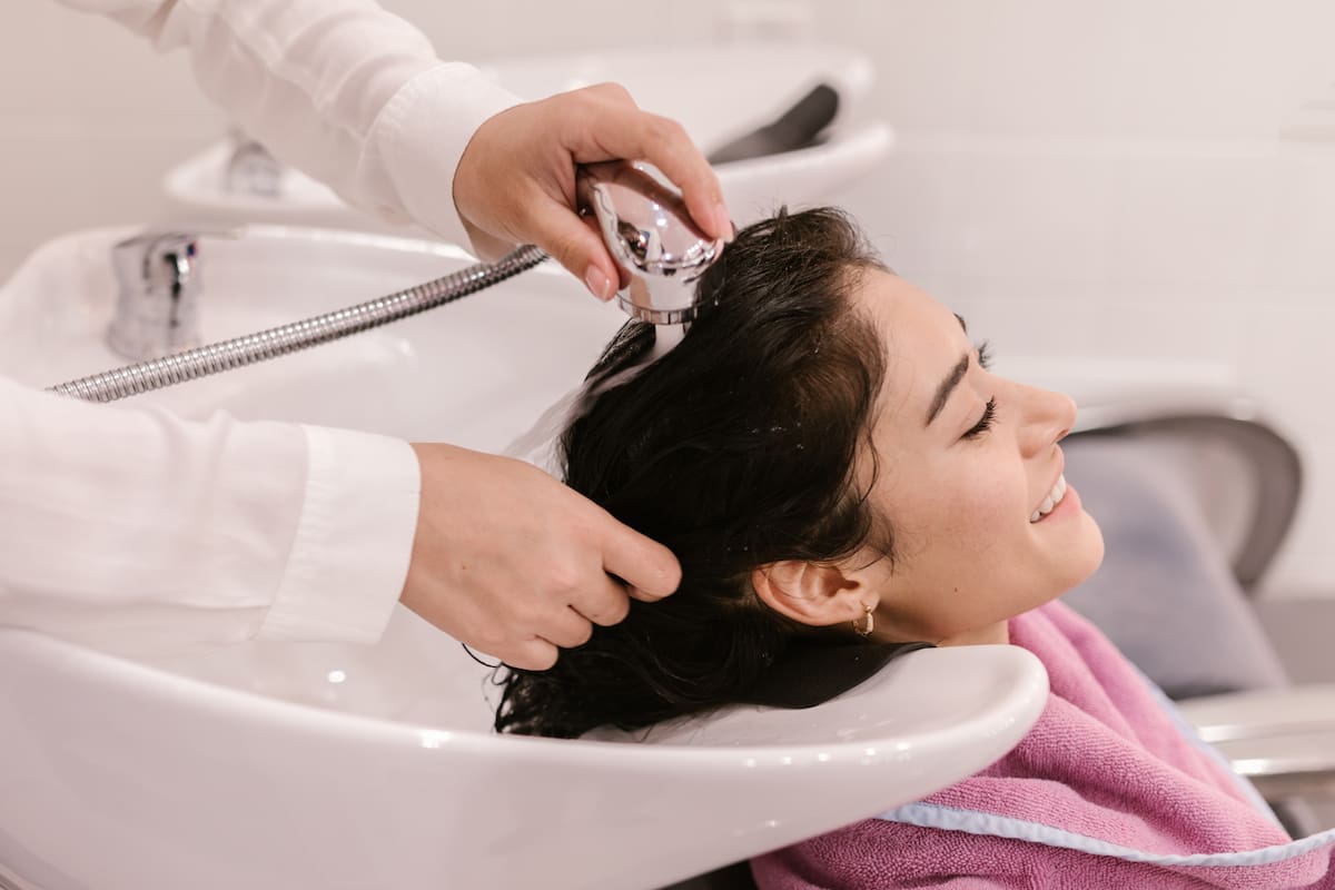 ¿Con qué frecuencia debes lavar tu cabello? La ciencia tiene la respuesta