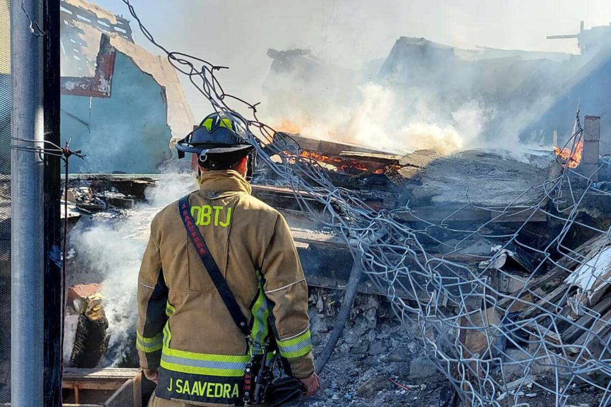 Acaba incendio con una casa abandonada