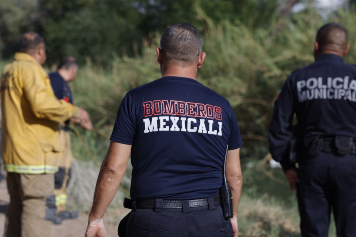 Muere hombre tras caer camioneta a un canal en Mexicali